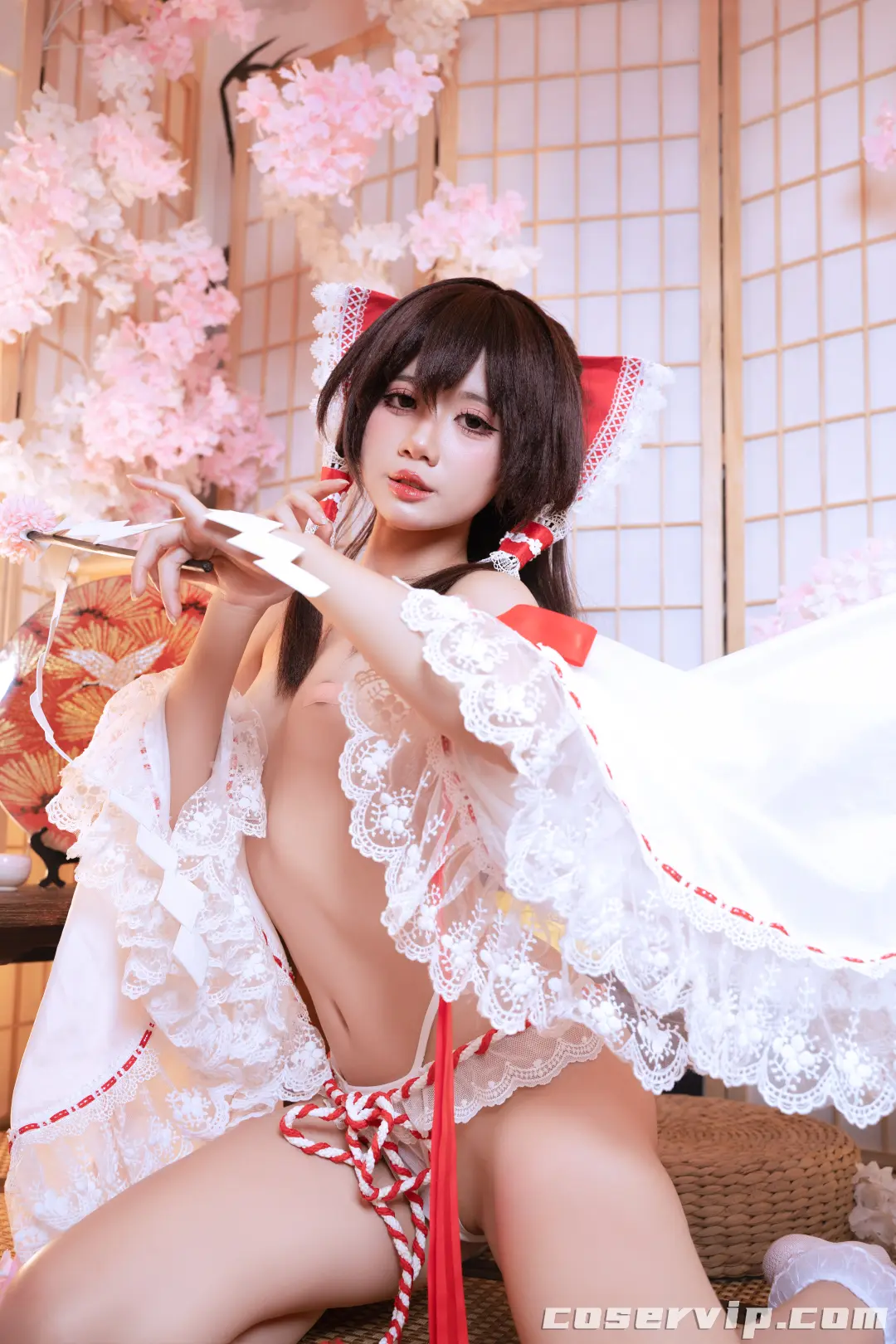 跨越次元的魅力绽放：PoppaChan的精彩cosplay呈现插图2